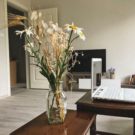 Azzurro Apartment - Ideal For Your Seaside Escape In Burgas Stad Buitenkant foto