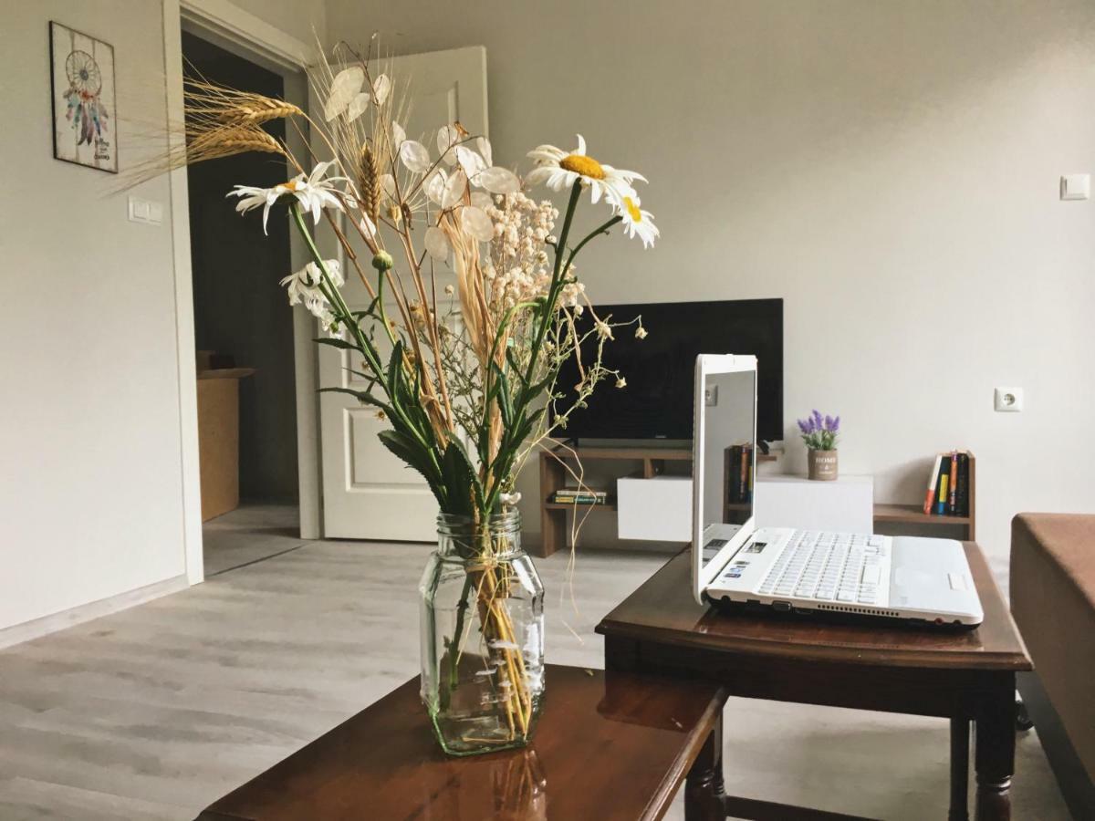 Azzurro Apartment - Ideal For Your Seaside Escape In Burgas Stad Buitenkant foto