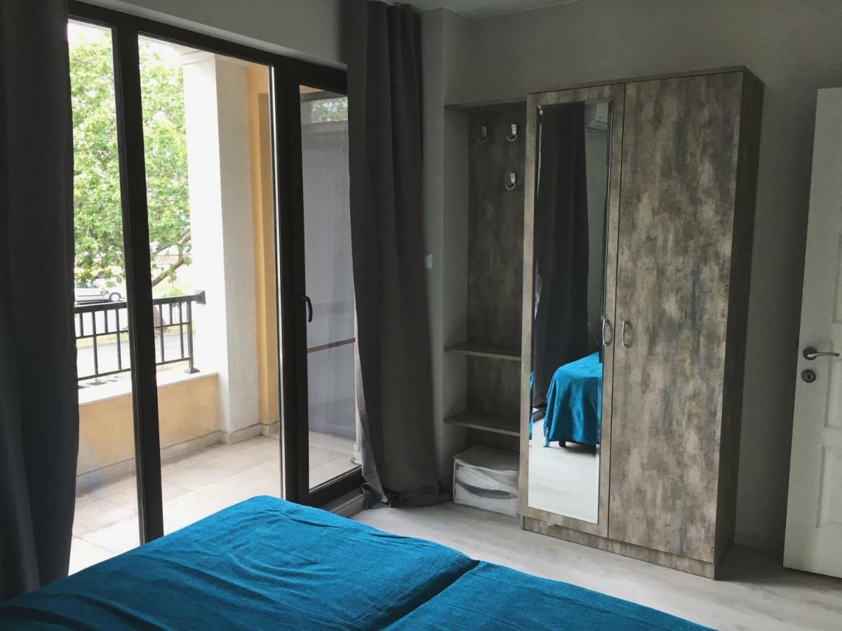 Azzurro Apartment - Ideal For Your Seaside Escape In Burgas Stad Buitenkant foto