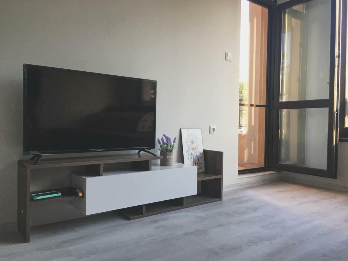 Azzurro Apartment - Ideal For Your Seaside Escape In Burgas Stad Buitenkant foto