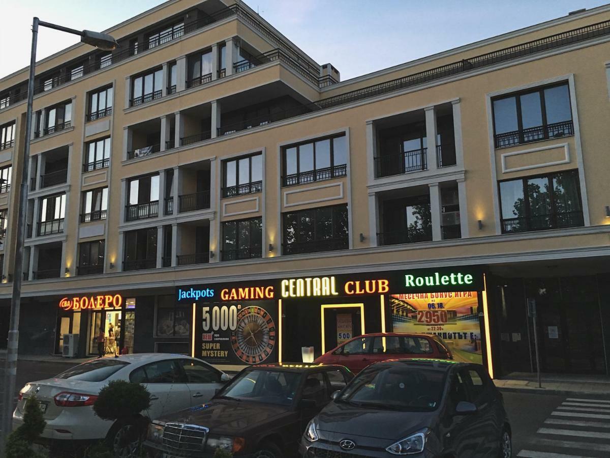 Azzurro Apartment - Ideal For Your Seaside Escape In Burgas Stad Buitenkant foto